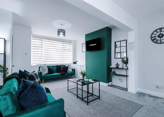 New! 3-Bed In Manchester By 53 Degrees Property, Ideal For Long-Term Corporate & Business Stays, Free Parking!